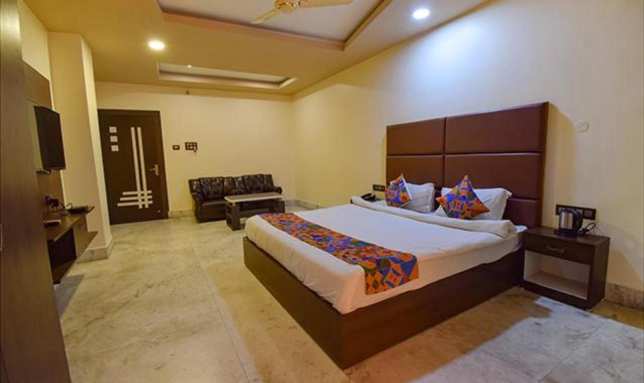 Fabhotel Rr Suites Guwahati Esterno foto