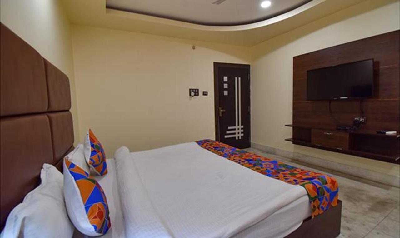 Fabhotel Rr Suites Guwahati Esterno foto