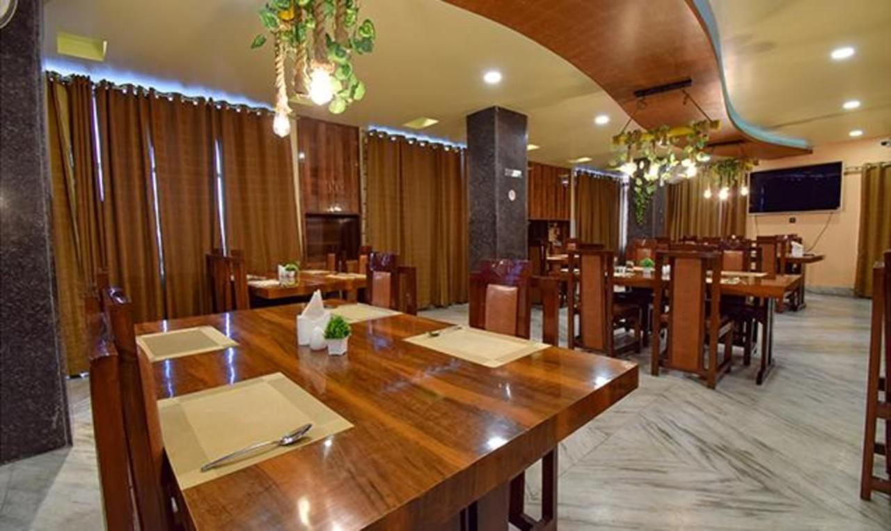 Fabhotel Rr Suites Guwahati Esterno foto