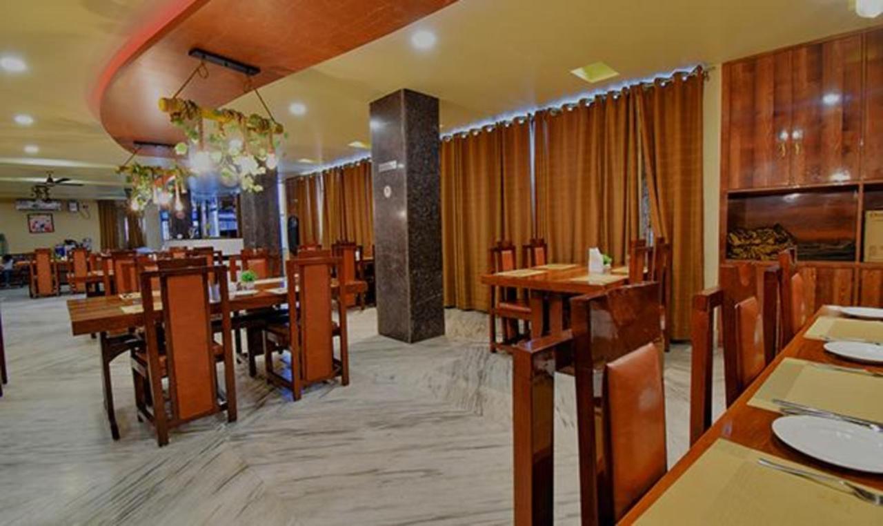 Fabhotel Rr Suites Guwahati Esterno foto