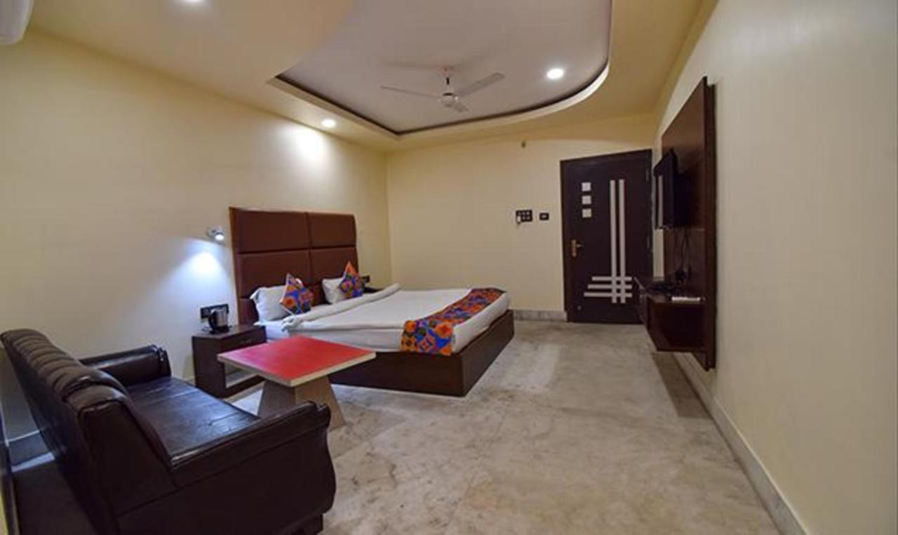 Fabhotel Rr Suites Guwahati Esterno foto
