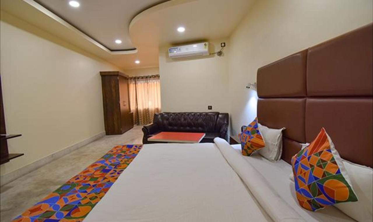 Fabhotel Rr Suites Guwahati Esterno foto