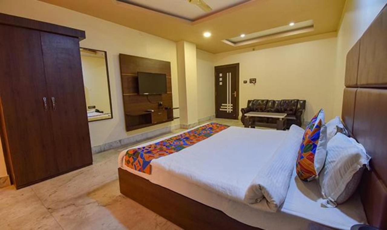 Fabhotel Rr Suites Guwahati Esterno foto