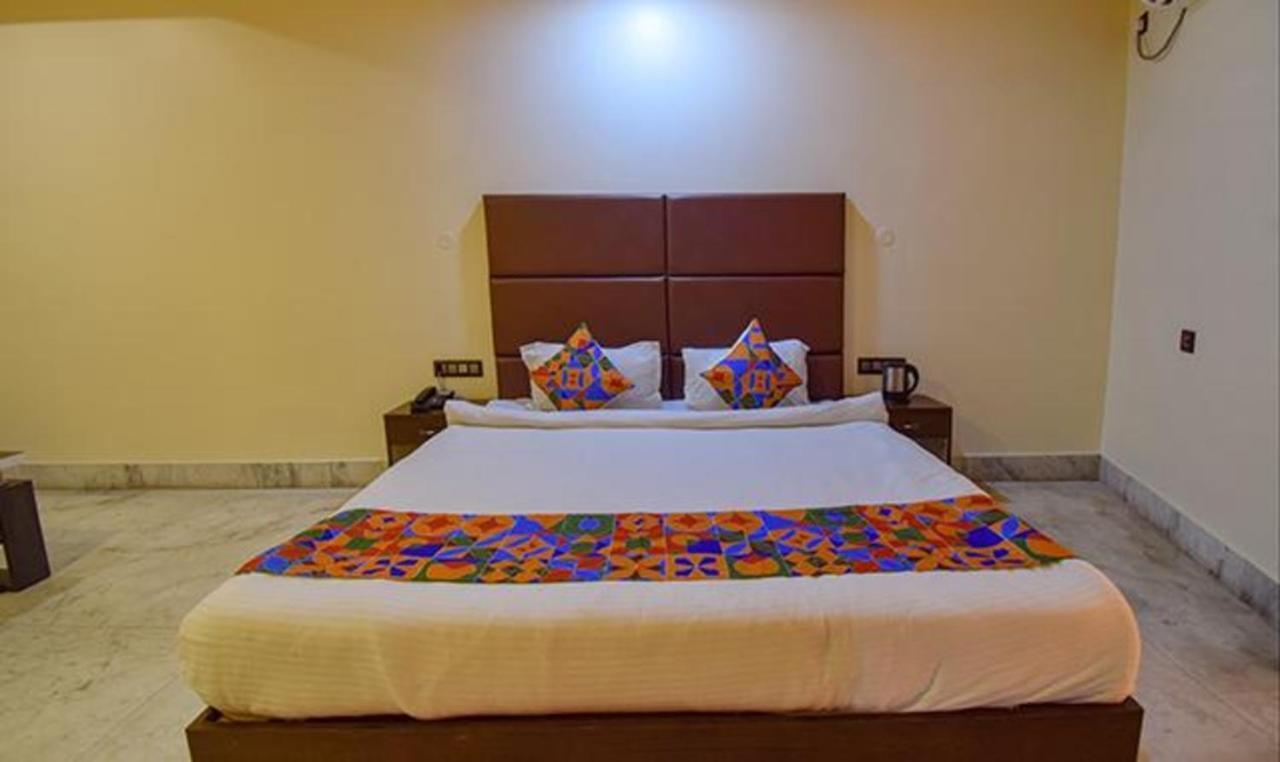 Fabhotel Rr Suites Guwahati Esterno foto