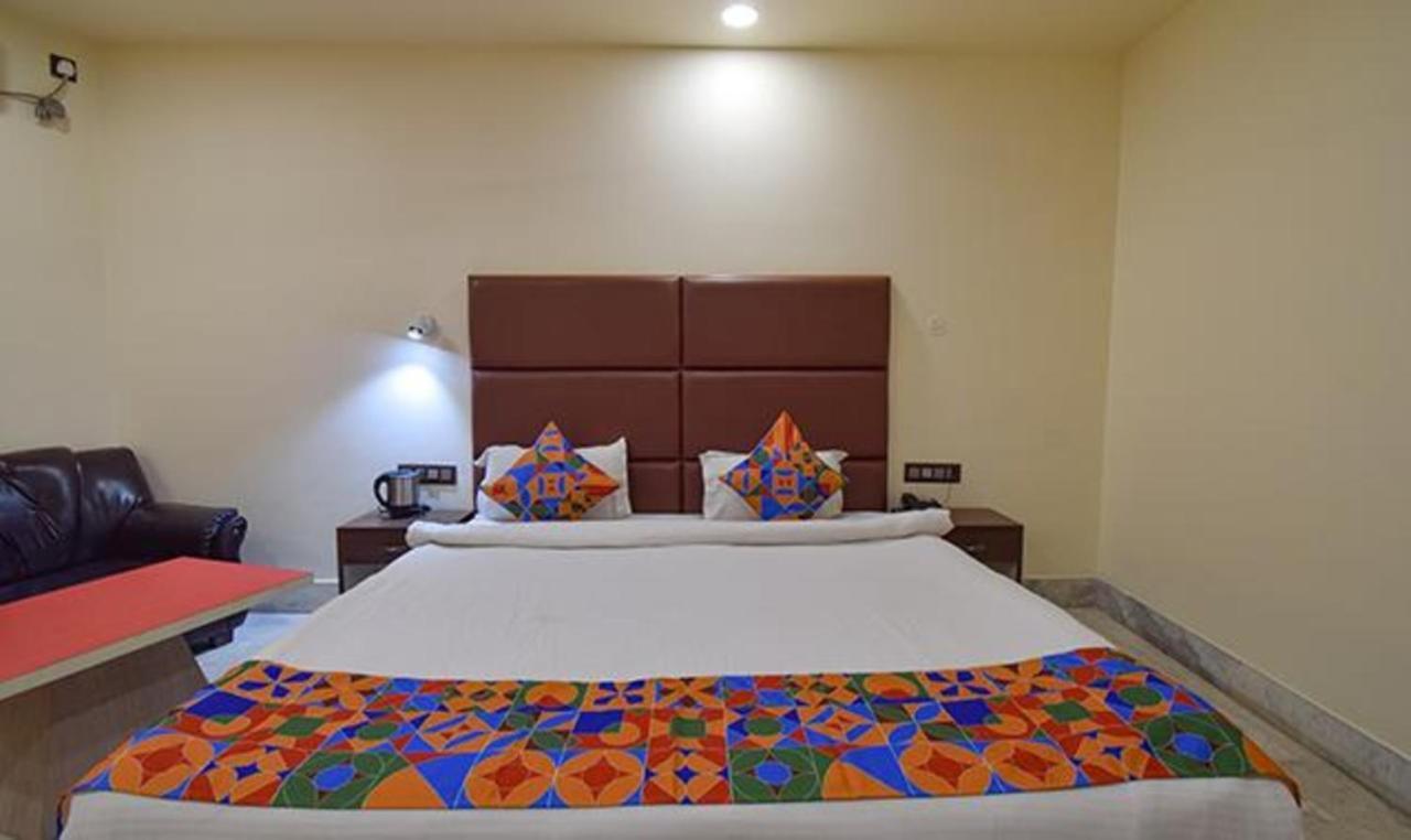 Fabhotel Rr Suites Guwahati Esterno foto